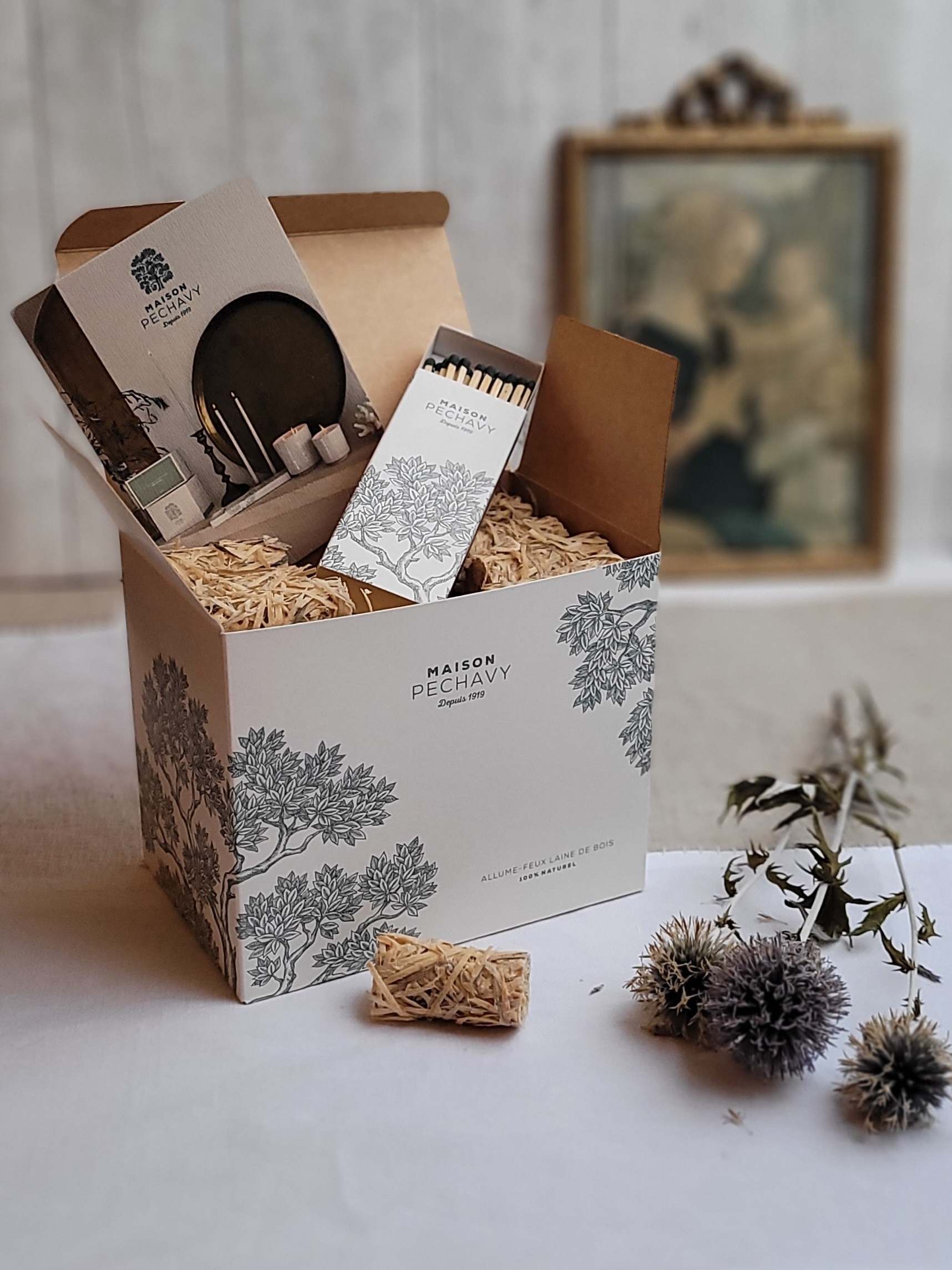 Geschenkbox Lichen mit 60 Holzwolle-Anzündern und Streichhölzern Geschenkbox Lichen mit 60 Holzwolle-Anzündern und Streichhölzern